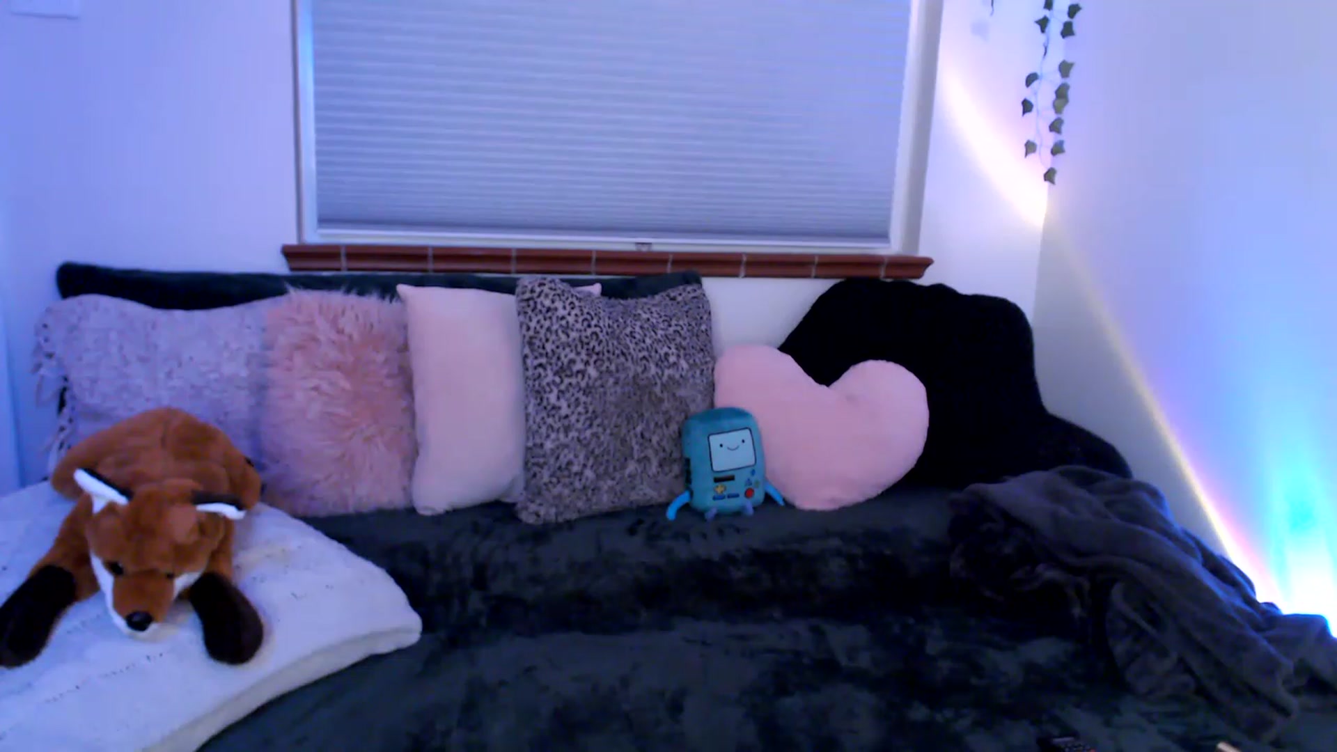 Gallery image thumbnail from FionaTheFox's myfreecams stream on, 02/23/2023, 10:07 image 16 of 20