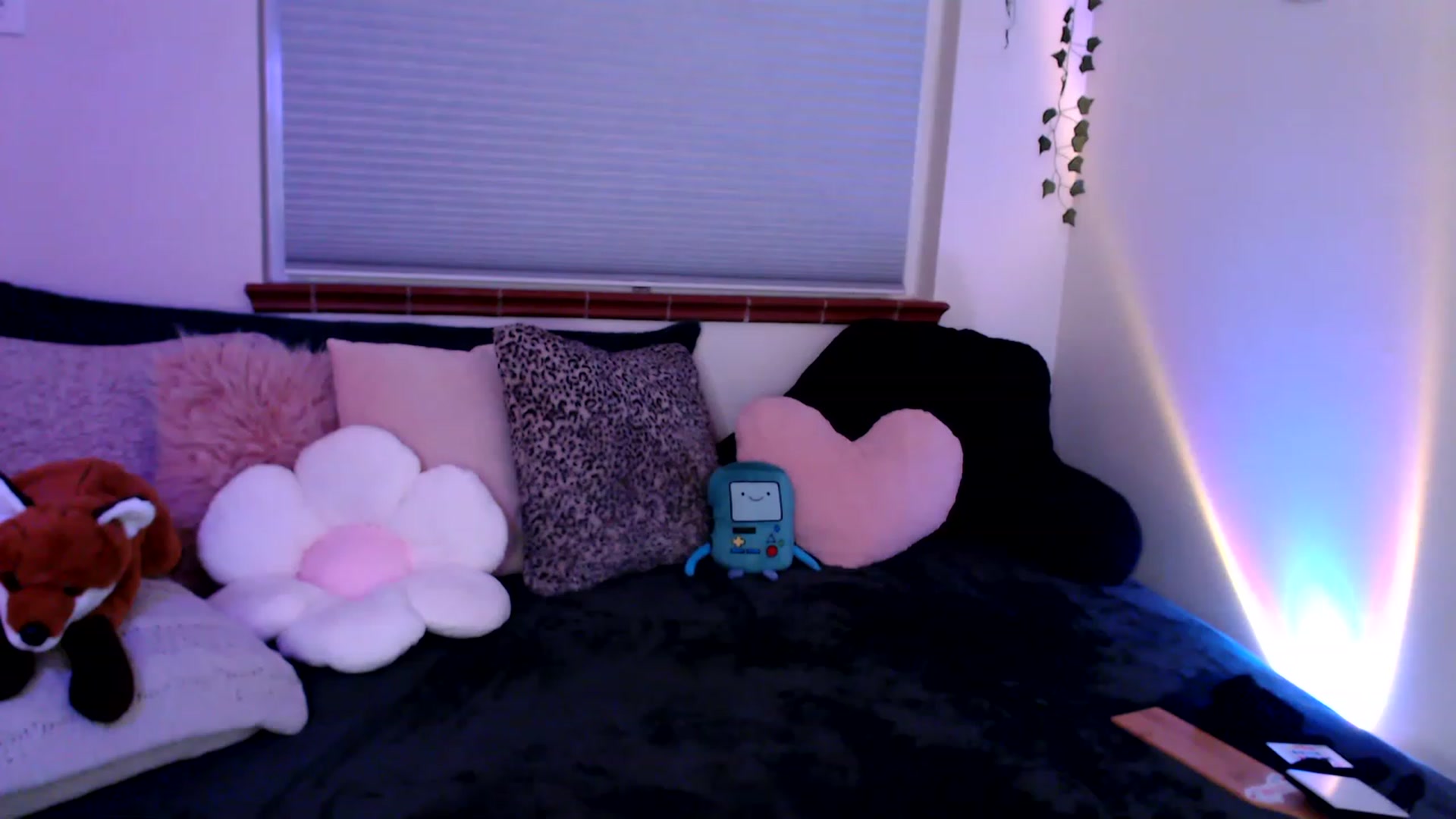 Gallery image thumbnail from FionaTheFox's myfreecams stream on, 02/26/2023, 11:25 image 4 of 20