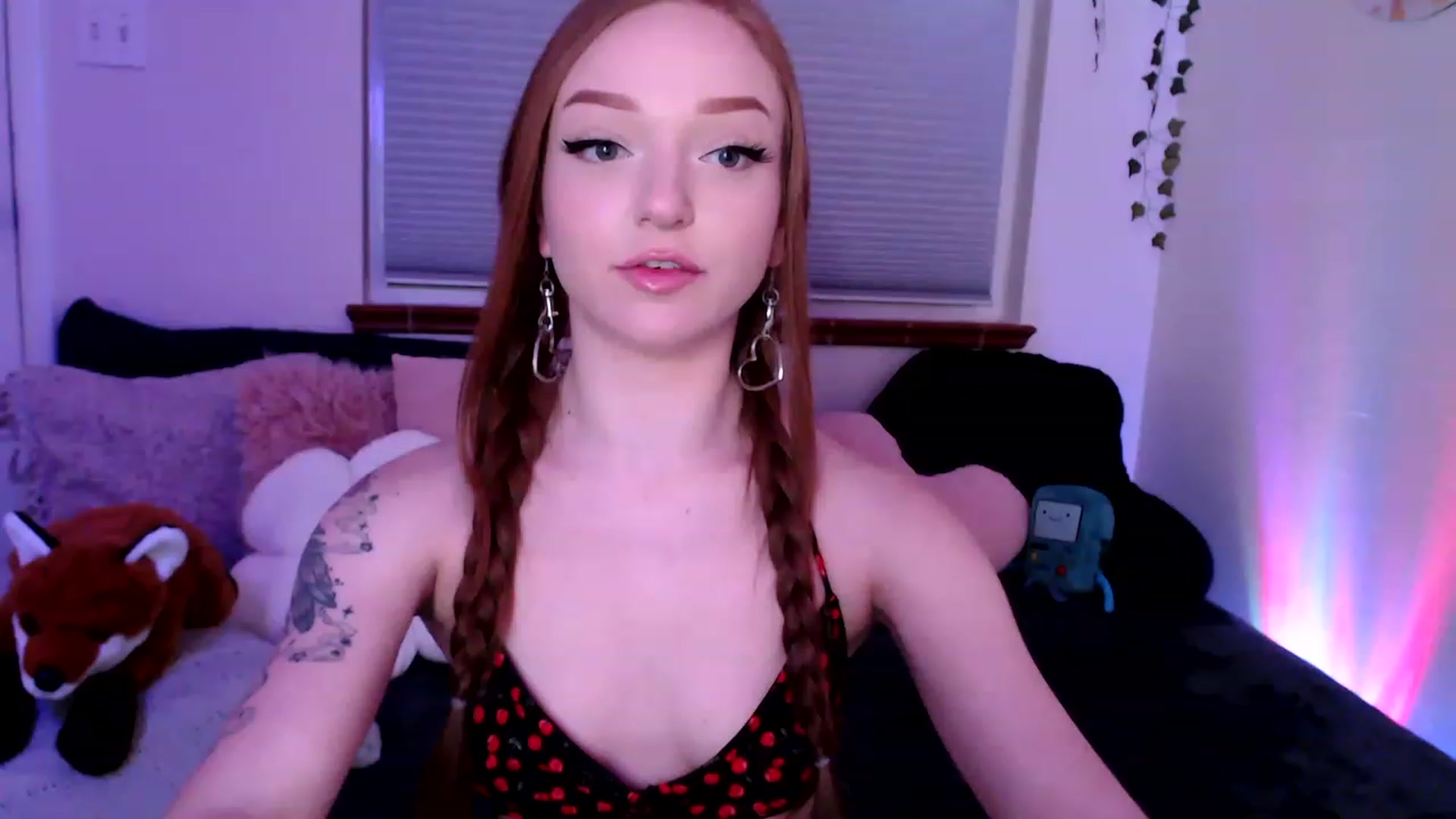 Gallery image thumbnail from FionaTheFox's myfreecams stream on, 03/01/2023, 09:39 image 2 of 20