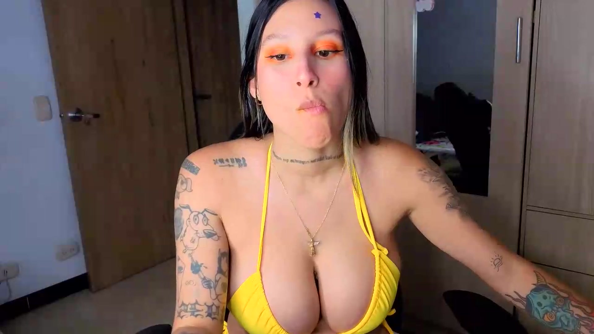 Gallery image thumbnail from Fiorella_Up's myfreecams stream on, 08/25/2026, 19:59 image 7 of 20