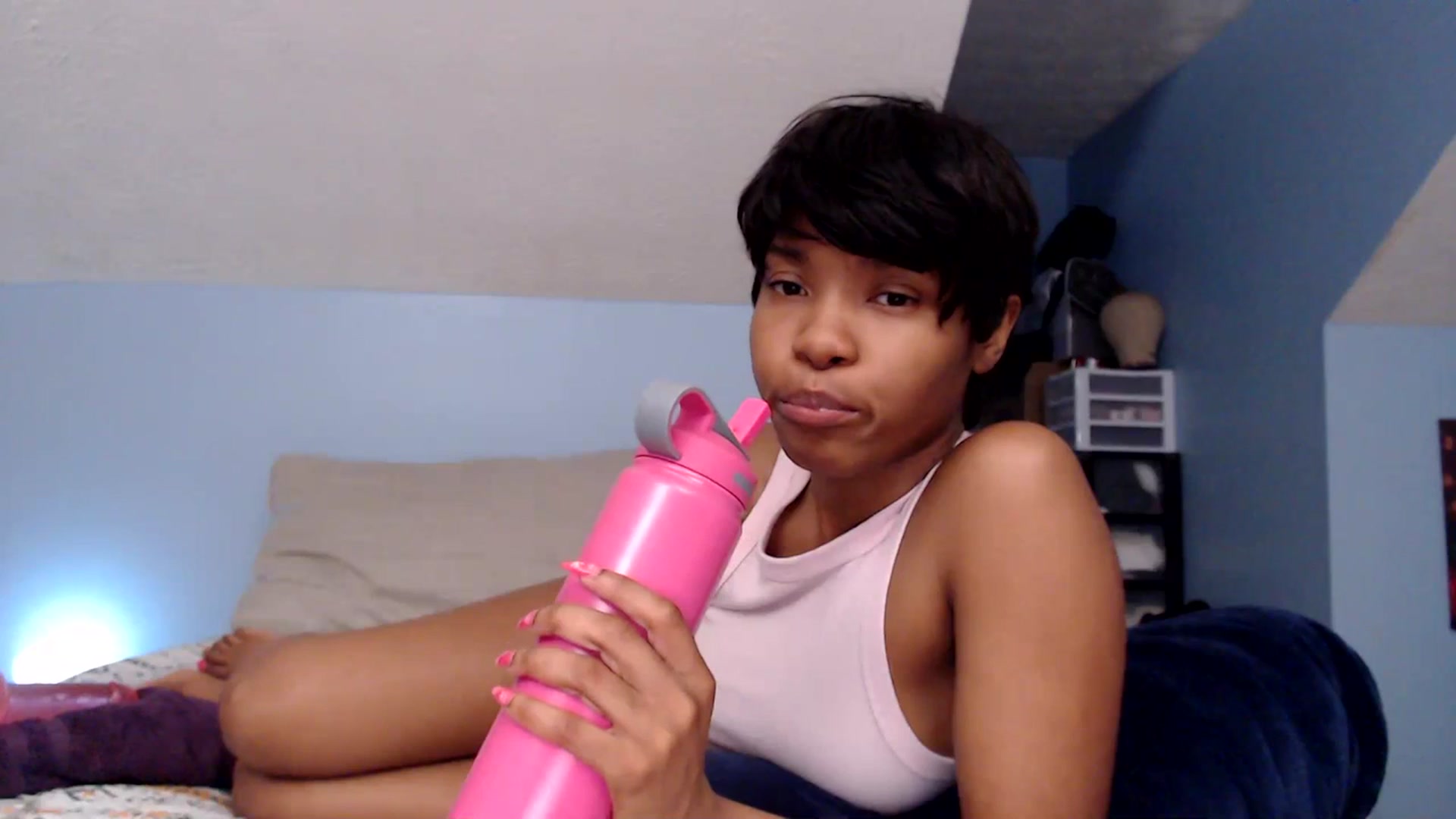 Gallery image thumbnail from FireSTARFISH8's myfreecams stream on, 07/17/2023, 09:31 image 13 of 20