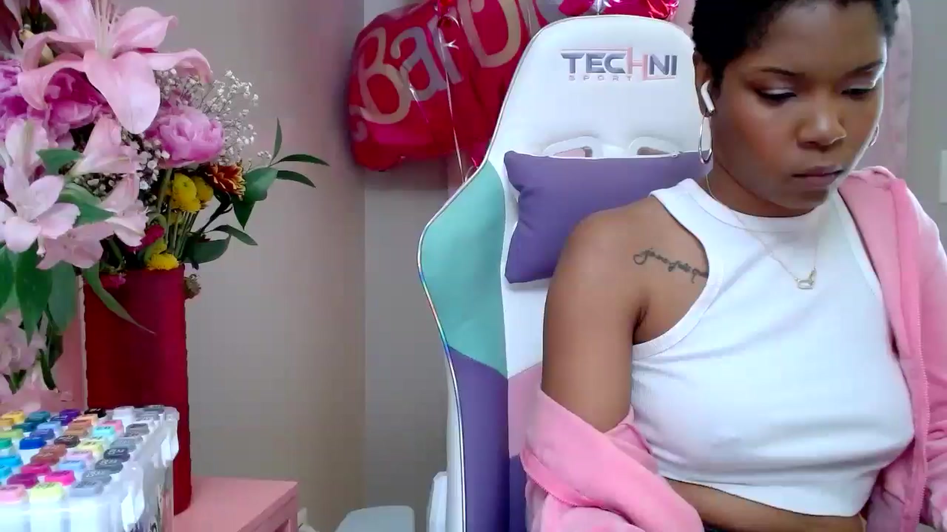 Gallery image thumbnail from FireSTARFISH8's myfreecams stream on, 12/09/2025, 18:10 image 7 of 20