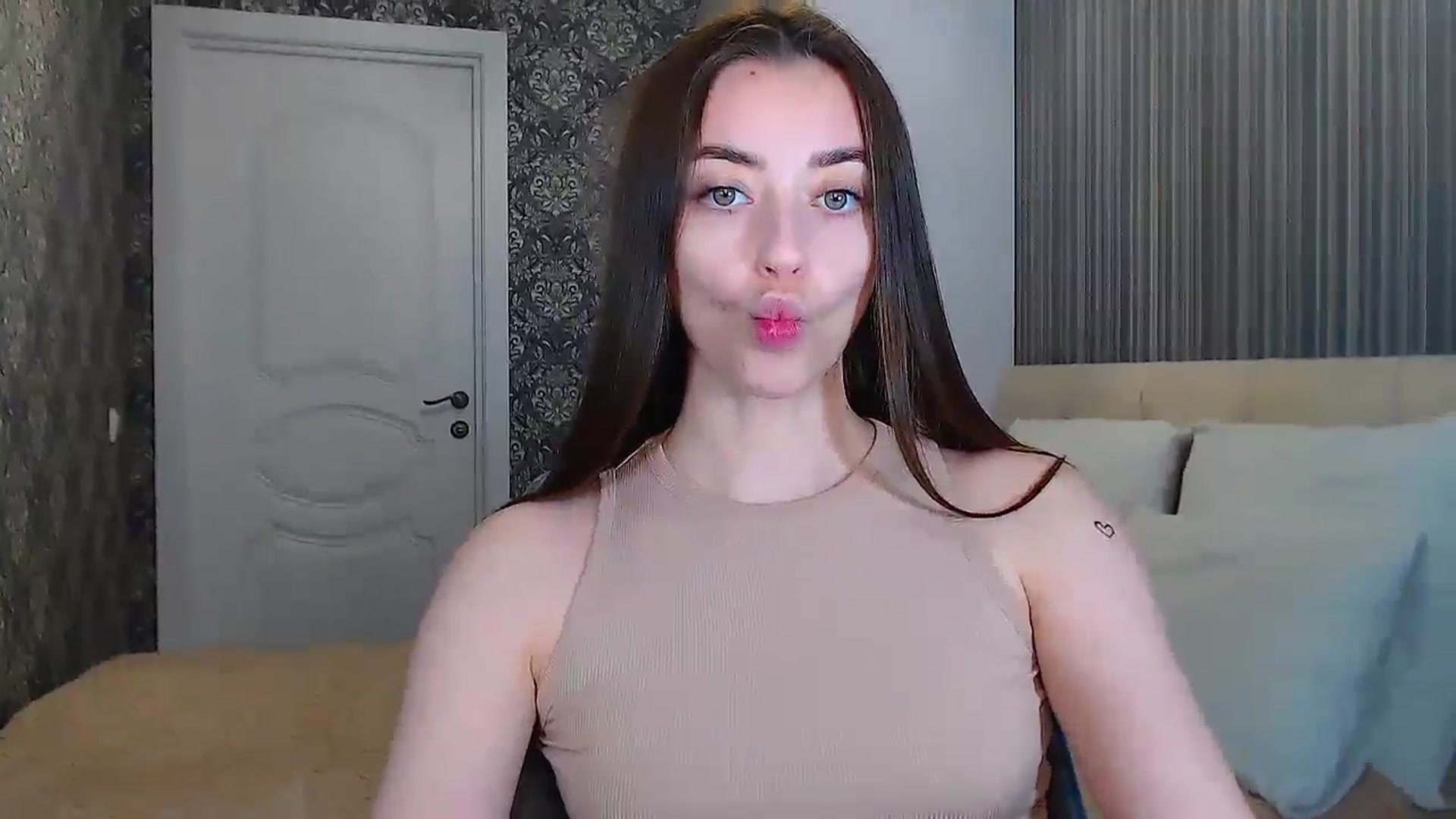 Gallery image thumbnail from FireeFlowerV's myfreecams stream on, 02/23/2025, 13:33 image 6 of 20