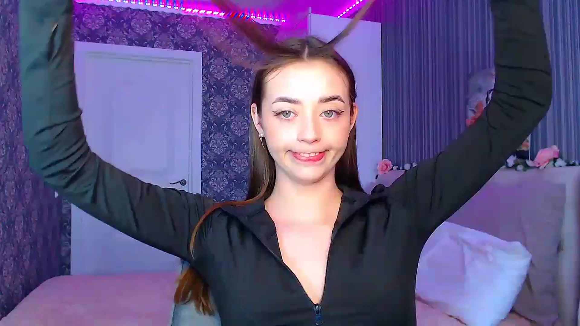 Gallery image thumbnail from FireeFlowerV's myfreecams stream on, 03/11/2025, 13:50 image 17 of 20
