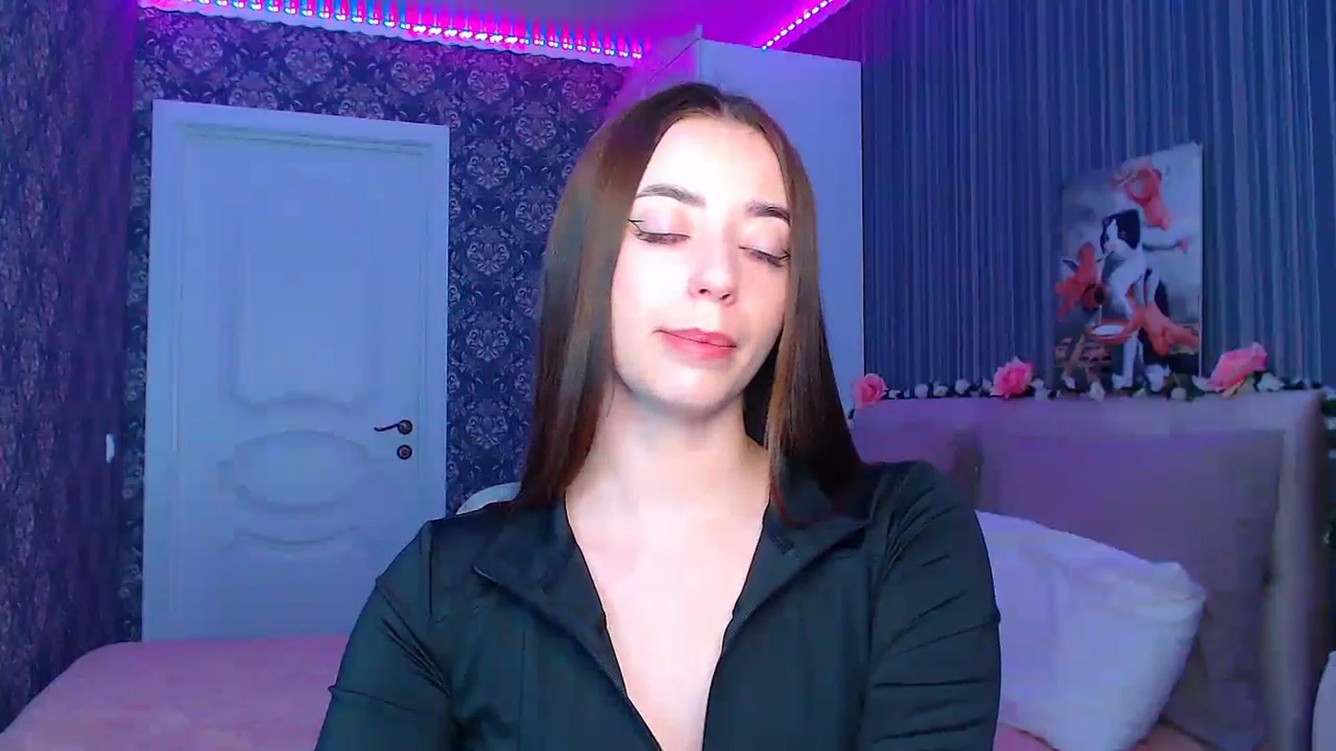 Gallery image thumbnail from FireeFlowerV's myfreecams stream on, 03/11/2025, 14:59 image 13 of 20