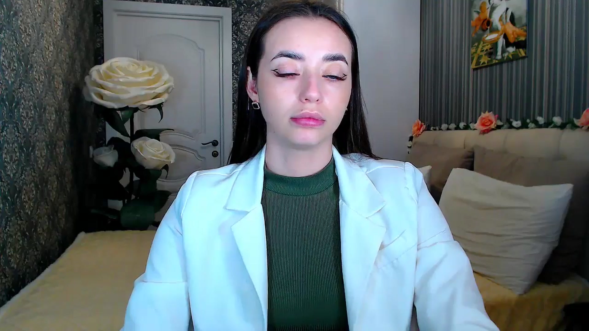 Gallery image thumbnail from FireeFlowerV's myfreecams stream on, 05/18/2025, 12:04 image 6 of 20