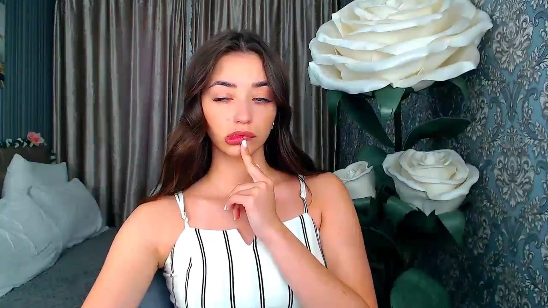 Gallery image thumbnail from FireeFlowerV's myfreecams stream on, 08/29/2025, 13:28 image 10 of 20