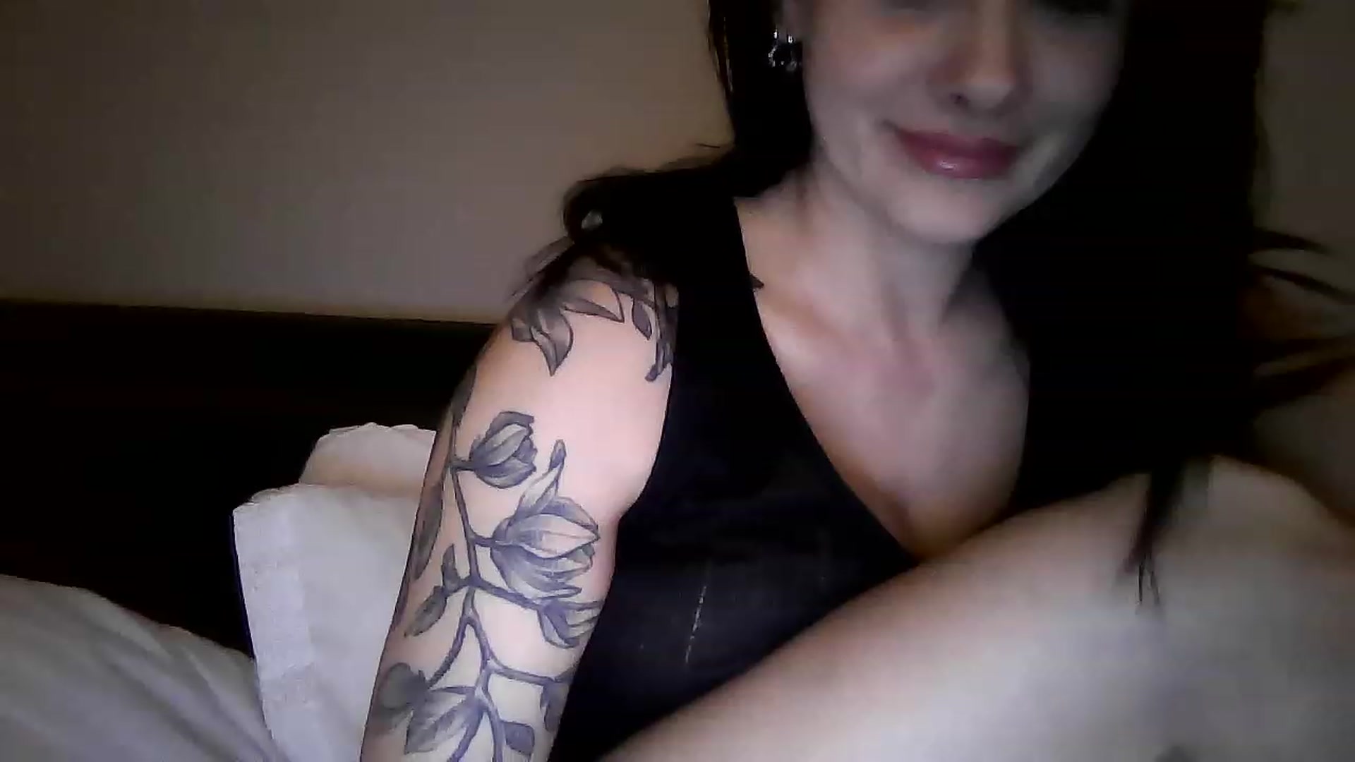 Gallery image thumbnail from FitBaby's myfreecams stream on, 01/17/2023, 15:15 image 13 of 20