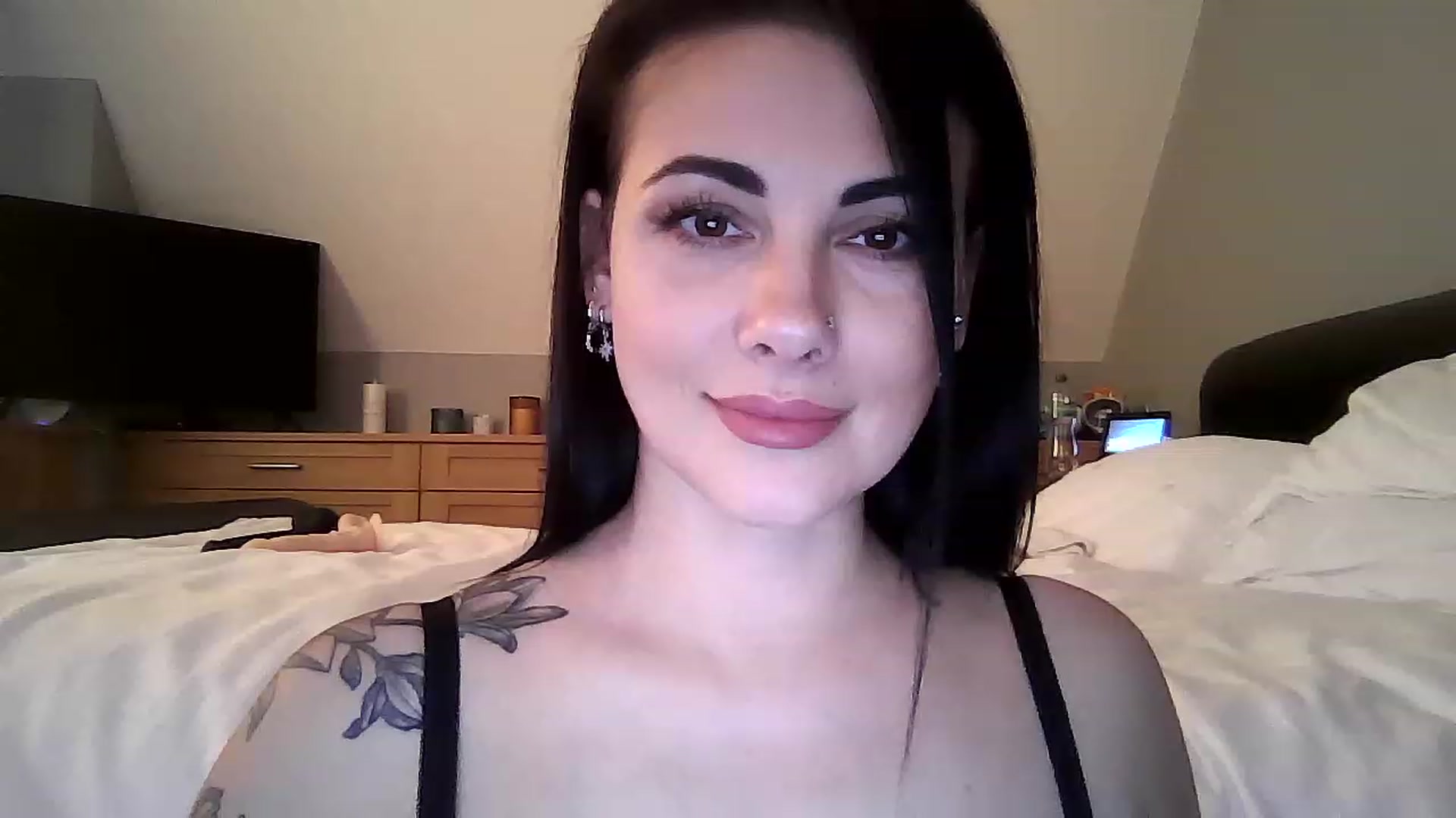 Gallery image thumbnail from FitBaby's myfreecams stream on, 01/18/2023, 14:24 image 6 of 20