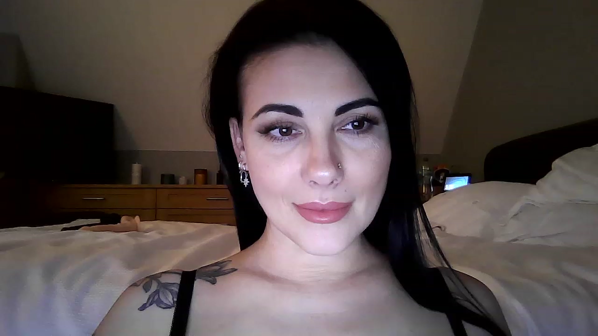 Gallery image thumbnail from FitBaby's myfreecams stream on, 01/18/2023, 14:24 image 17 of 20