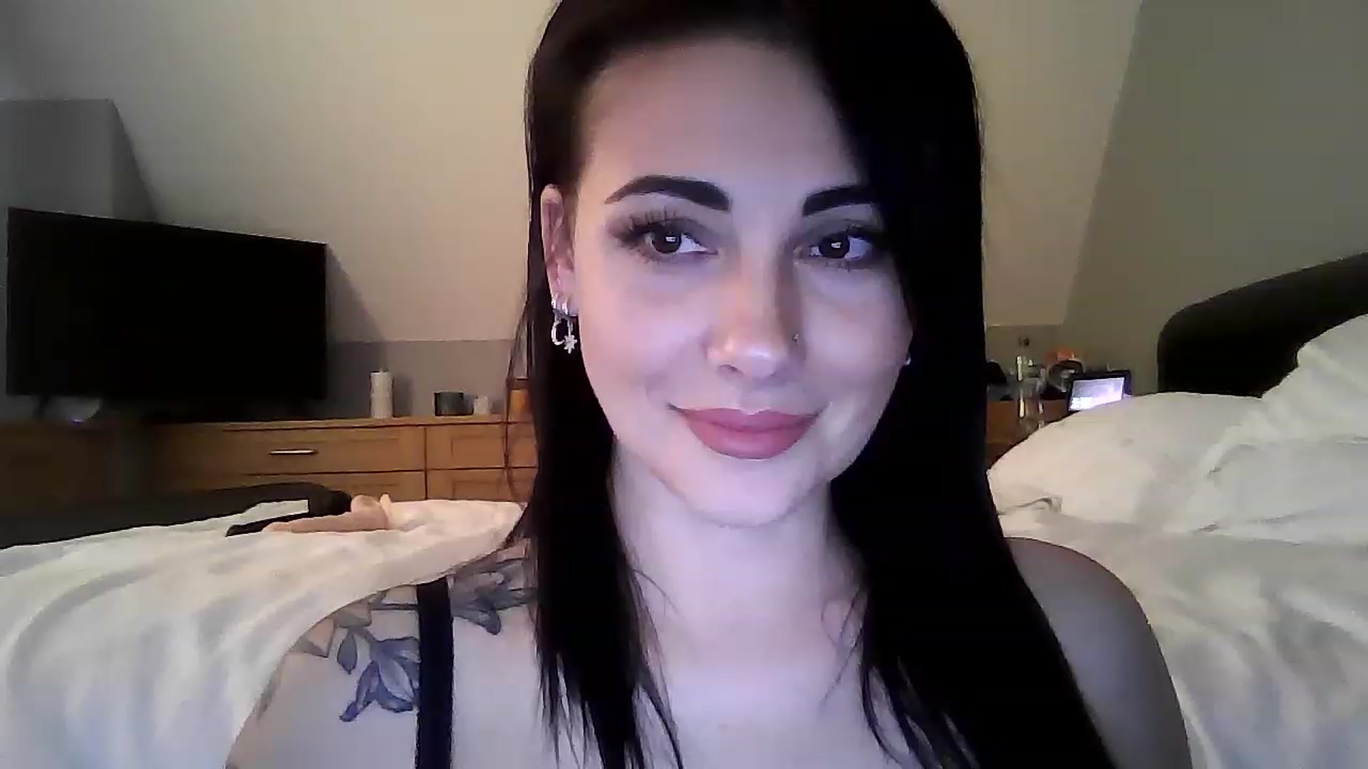 Gallery image thumbnail from FitBaby's myfreecams stream on, 01/18/2023, 14:24 image 2 of 20