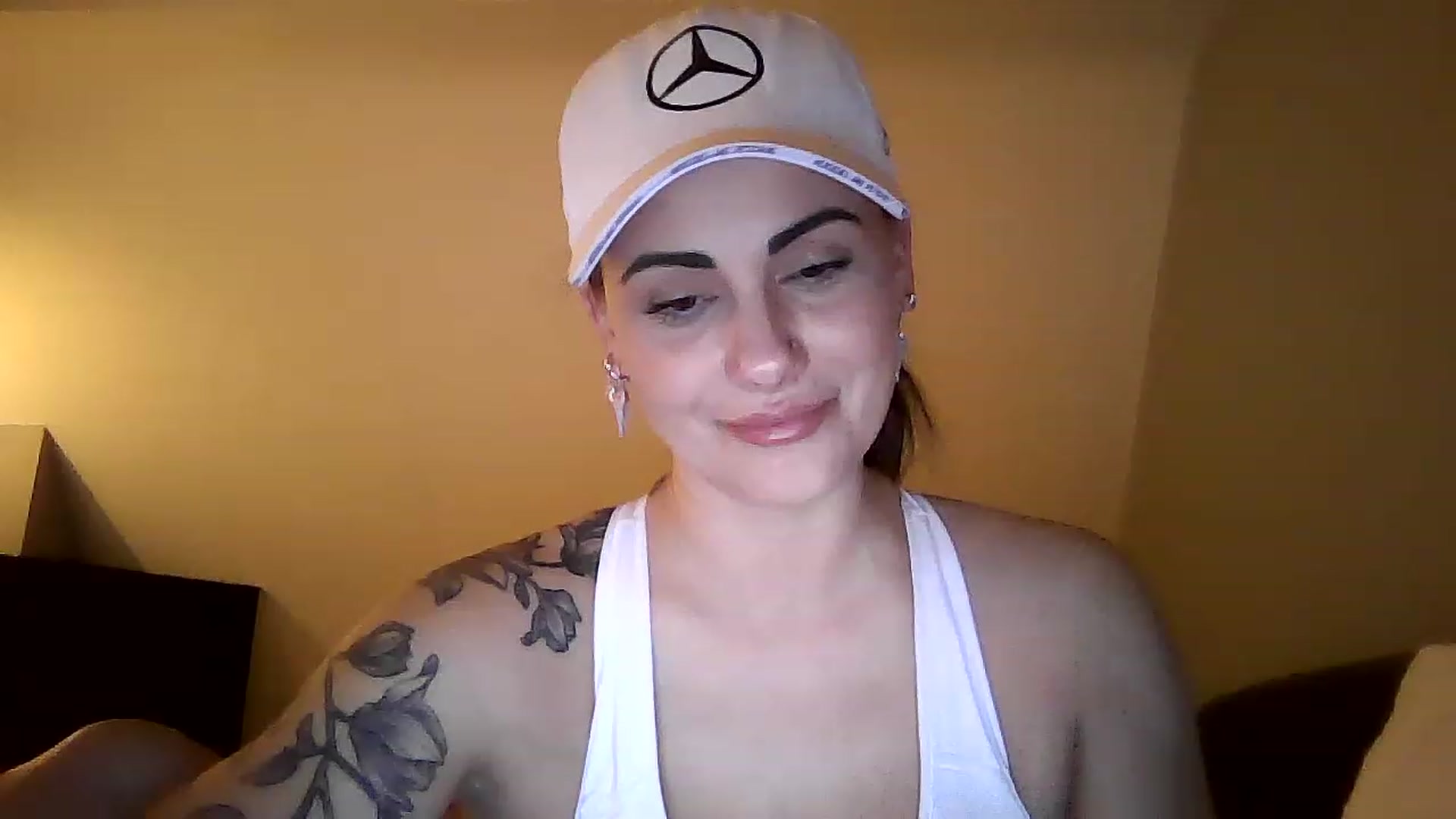 Gallery image thumbnail from FitBaby's myfreecams stream on, 02/06/2023, 17:25 image 2 of 20