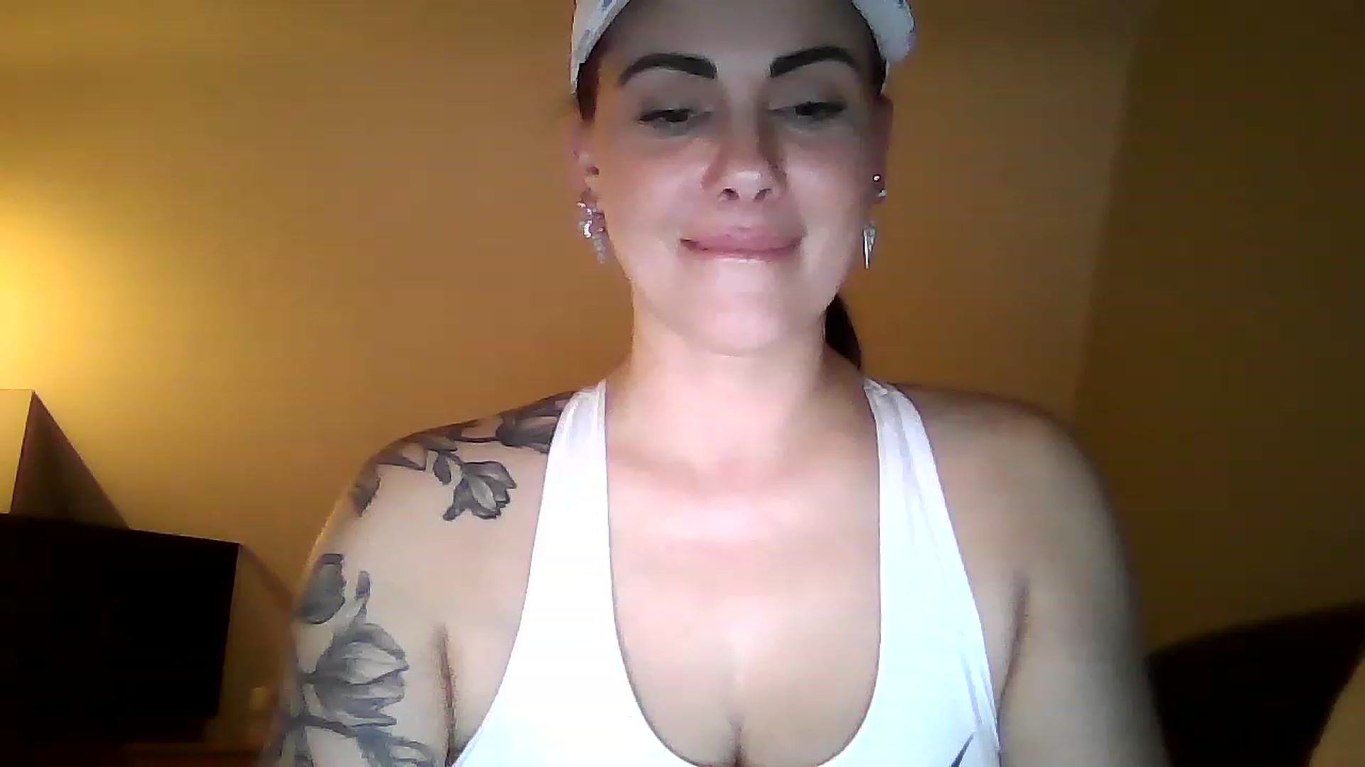 Gallery image thumbnail from FitBaby's myfreecams stream on, 02/06/2023, 17:25 image 14 of 20