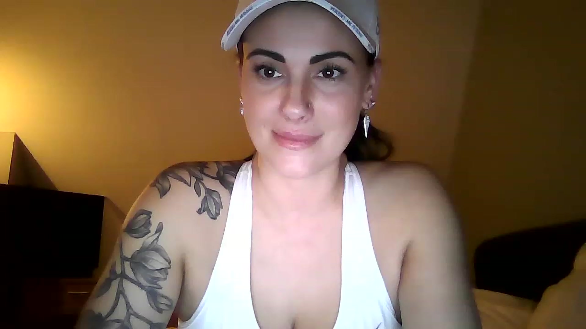 Gallery image thumbnail from FitBaby's myfreecams stream on, 02/06/2023, 17:25 image 18 of 20
