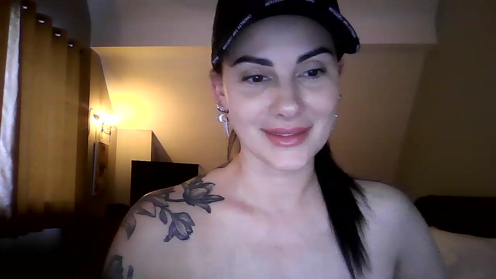 Gallery image thumbnail from FitBaby's myfreecams stream on, 03/08/2023, 17:21 image 14 of 20