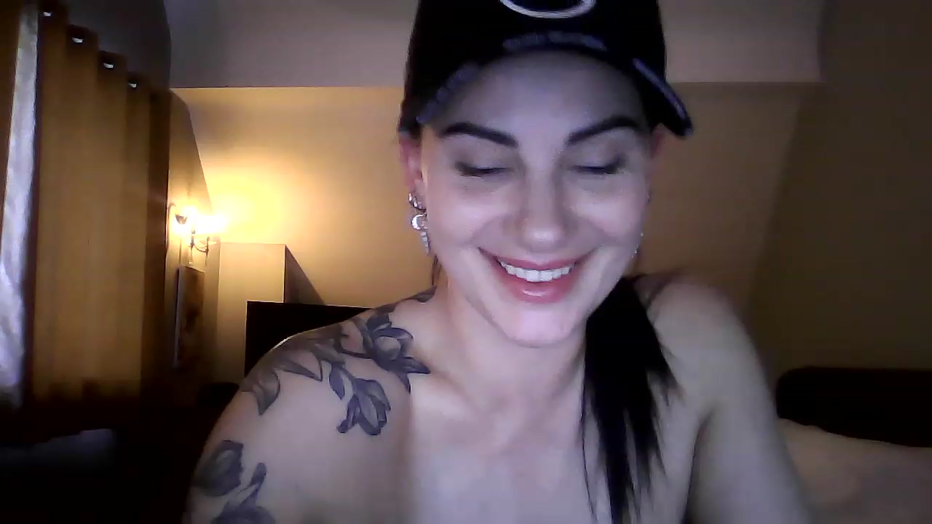 Gallery image thumbnail from FitBaby's myfreecams stream on, 03/08/2023, 17:21 image 15 of 20