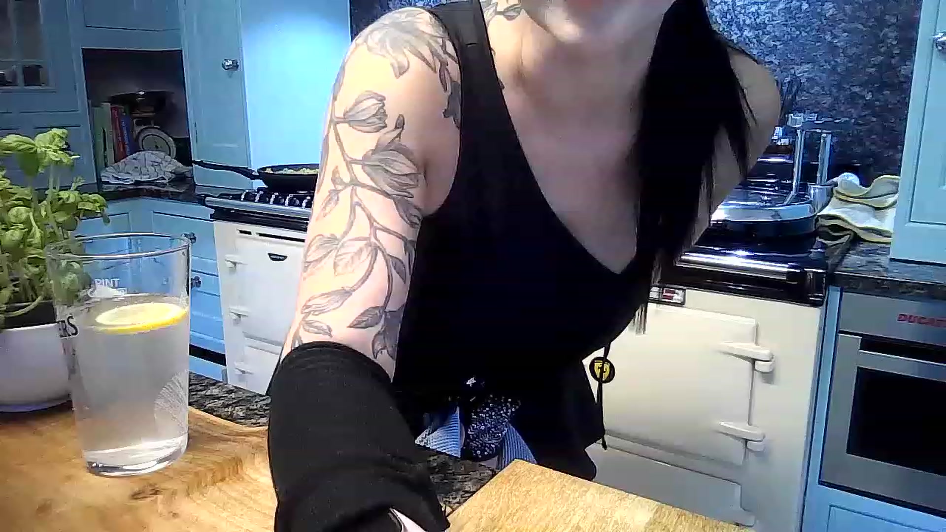 Gallery image thumbnail from FitBaby's myfreecams stream on, 03/17/2023, 13:31 image 1 of 20