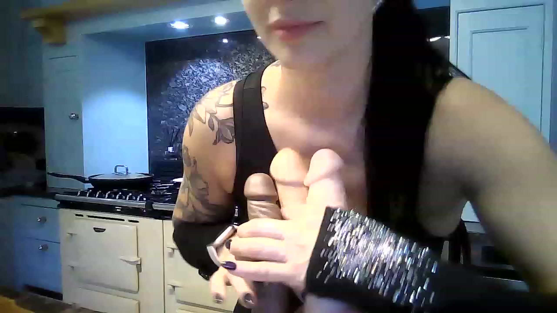 Gallery image thumbnail from FitBaby's myfreecams stream on, 03/17/2023, 13:31 image 10 of 20