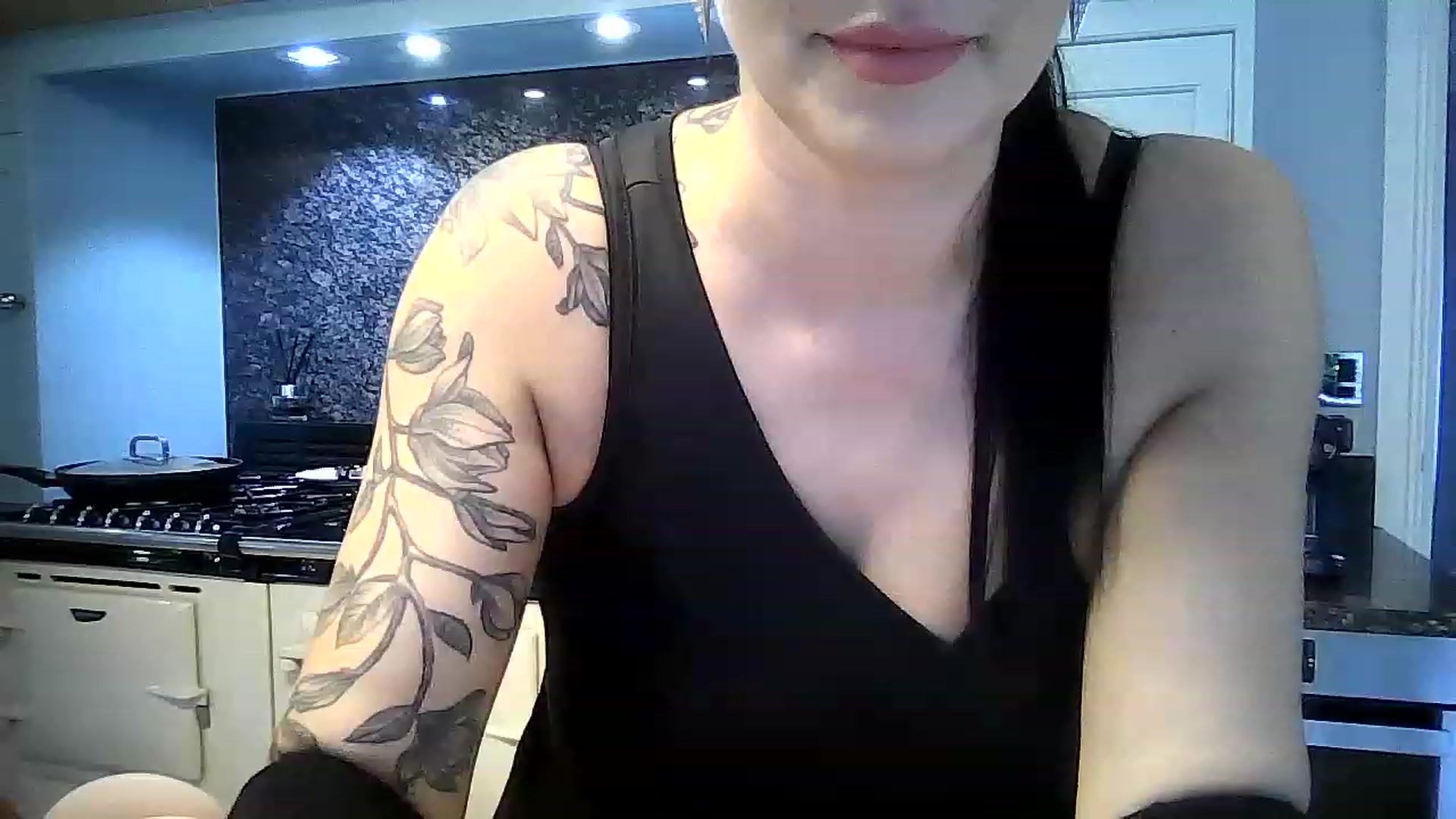 Gallery image thumbnail from FitBaby's myfreecams stream on, 03/17/2023, 13:31 image 12 of 20