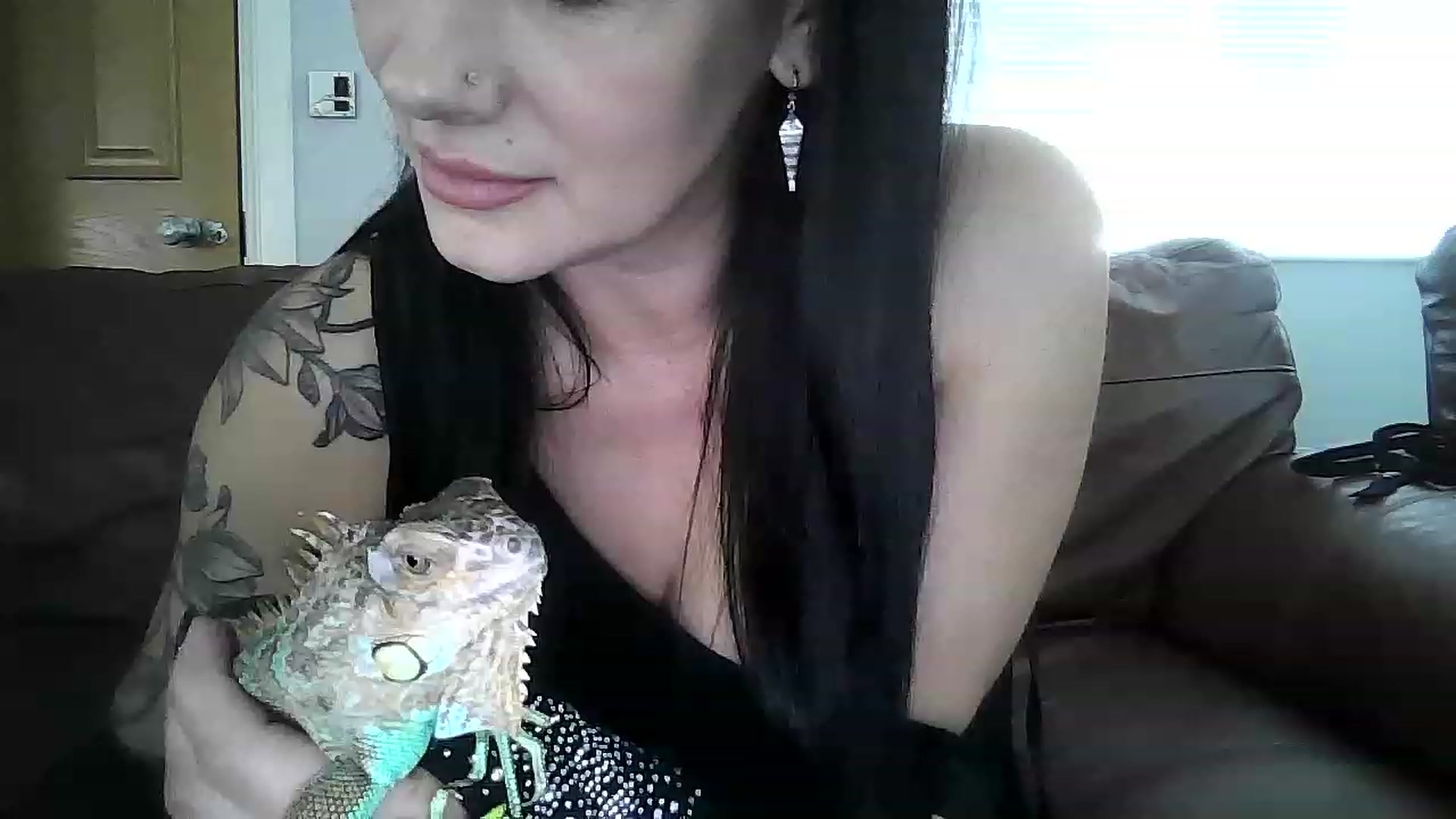 Gallery image thumbnail from FitBaby's myfreecams stream on, 03/17/2023, 15:17 image 18 of 20