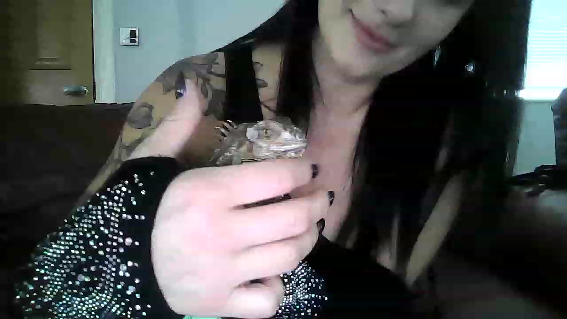 Gallery image thumbnail from FitBaby's myfreecams stream on, 03/17/2023, 15:17 image 17 of 20