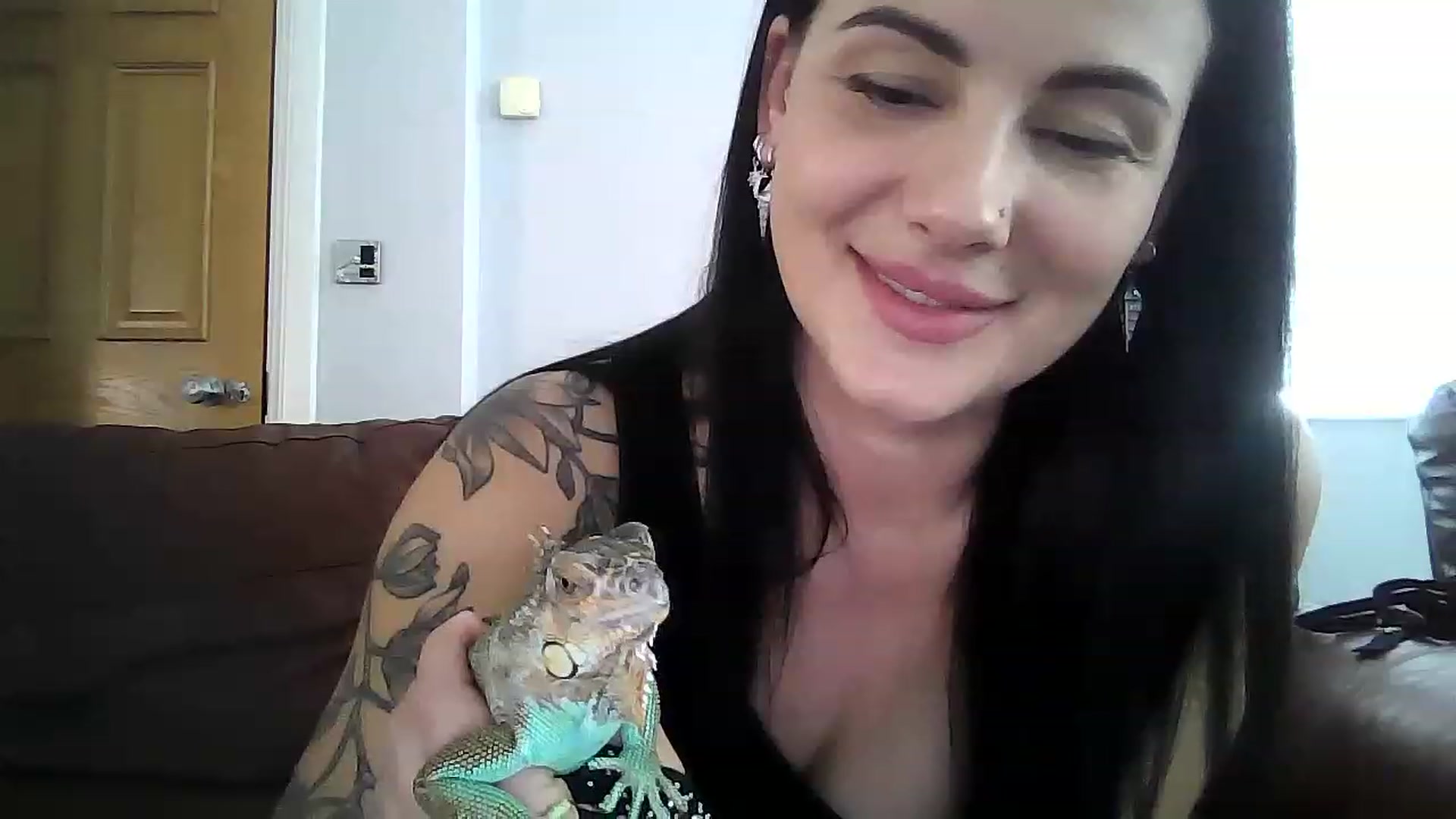 Gallery image thumbnail from FitBaby's myfreecams stream on, 03/17/2023, 15:17 image 19 of 20