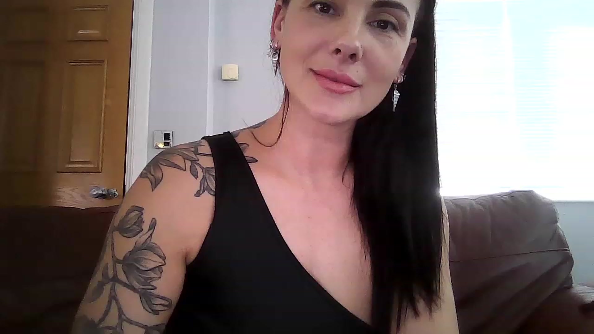 Gallery image thumbnail from FitBaby's myfreecams stream on, 03/17/2023, 15:17 image 12 of 20