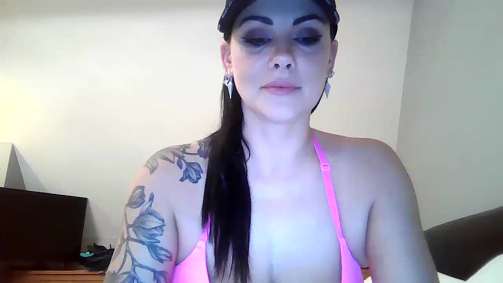 Gallery image thumbnail from FitBaby's myfreecams stream on, 03/22/2023, 15:34 image 18 of 20