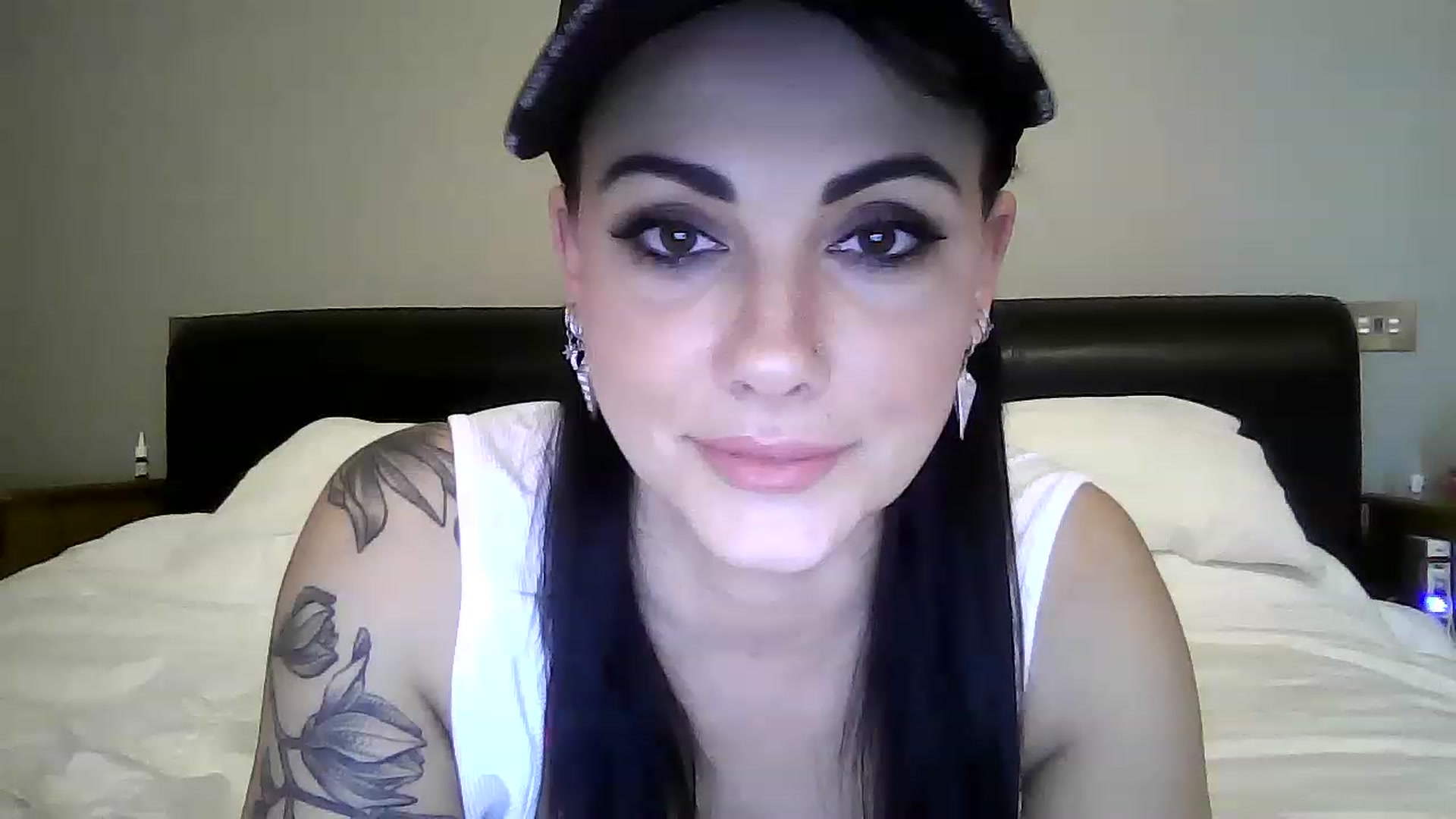 Gallery image thumbnail from FitBaby's myfreecams stream on, 03/22/2023, 16:07 image 18 of 20