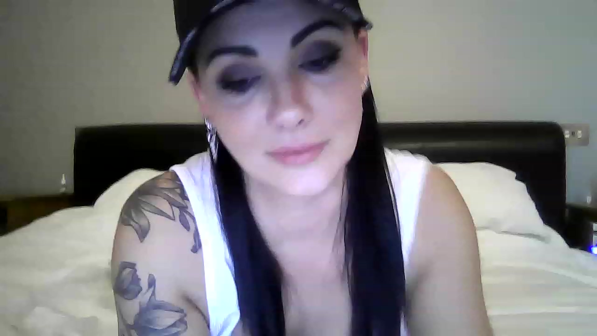 Gallery image thumbnail from FitBaby's myfreecams stream on, 03/22/2023, 16:07 image 16 of 20
