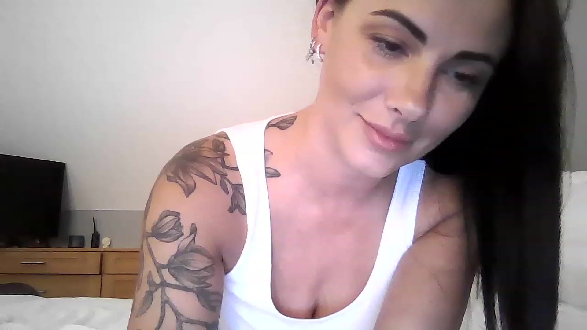 Gallery image thumbnail from FitBaby's myfreecams stream on, 04/20/2023, 12:43 image 10 of 20