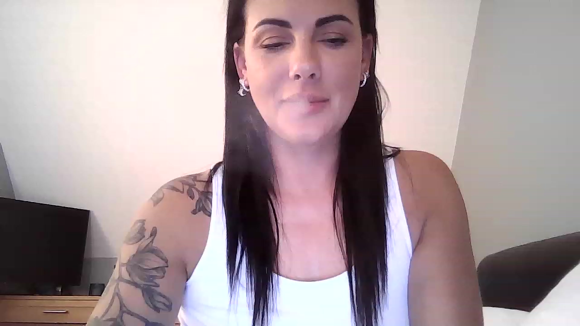 Gallery image thumbnail from FitBaby's myfreecams stream on, 04/20/2023, 14:21 image 2 of 20