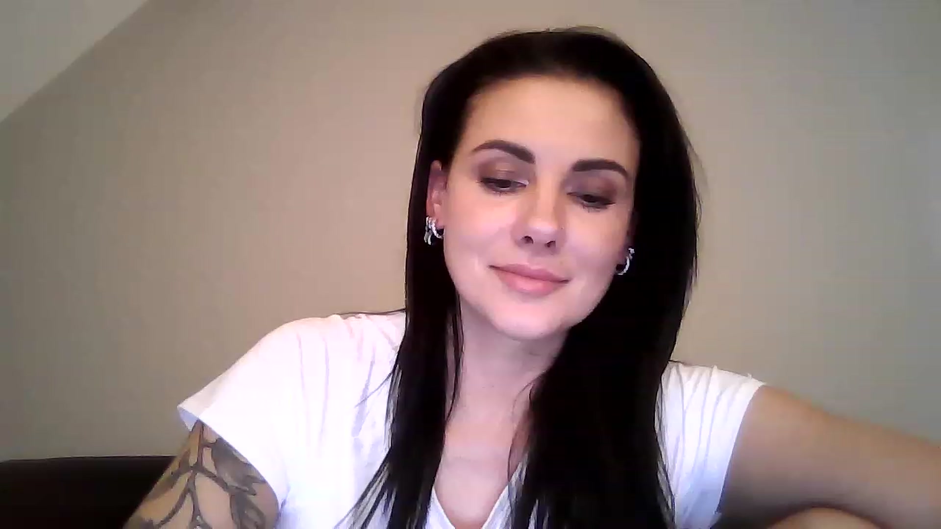 Gallery image thumbnail from FitBaby's myfreecams stream on, 05/05/2023, 17:18 image 12 of 20