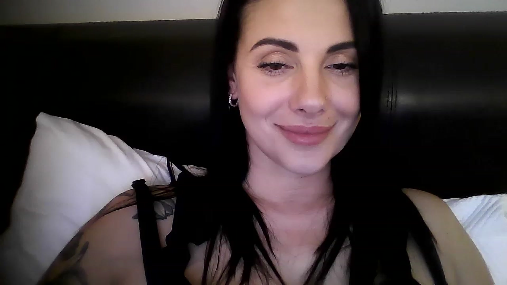 Gallery image thumbnail from FitBaby's myfreecams stream on, 05/26/2023, 15:30 image 18 of 20