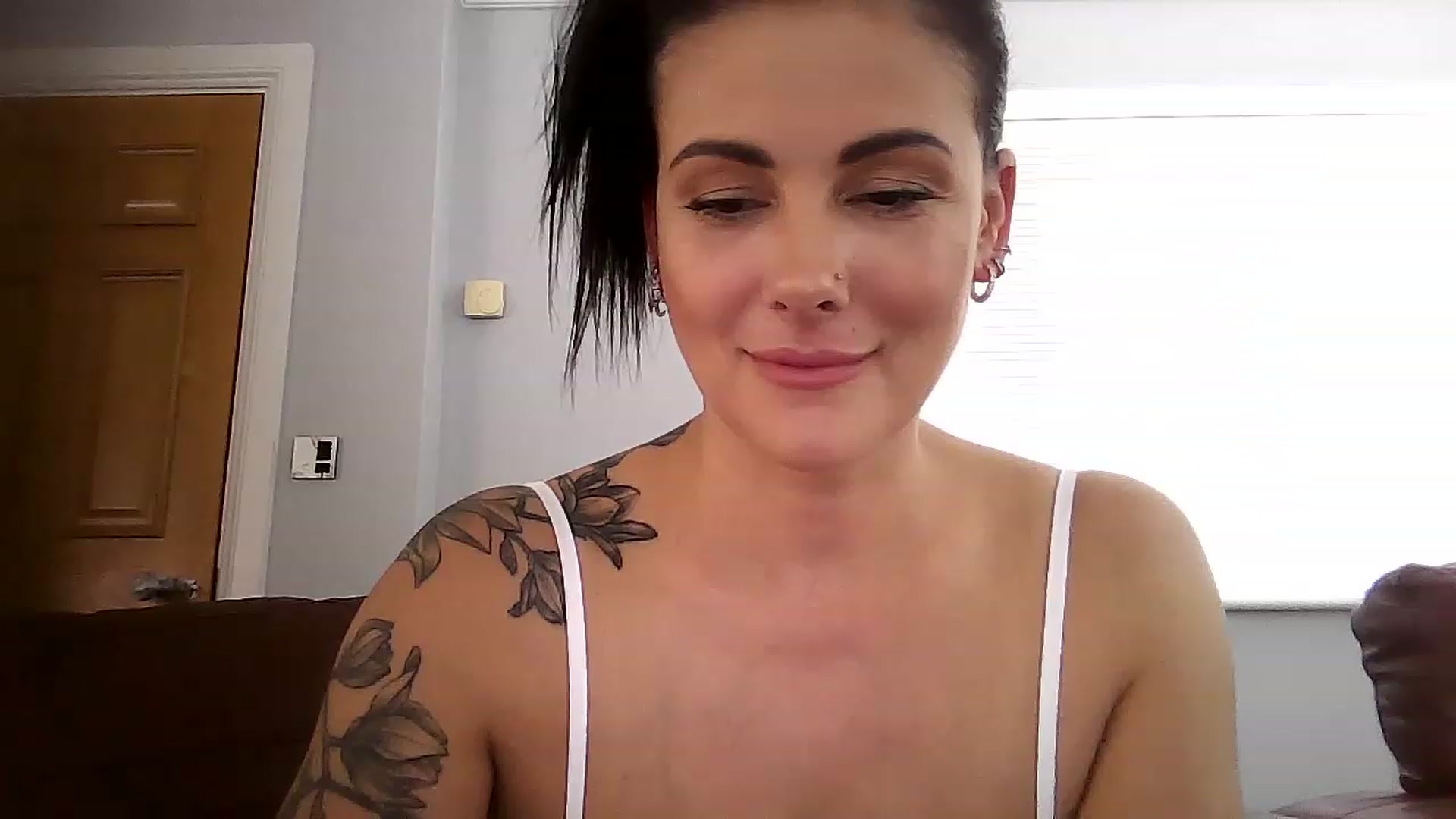 Gallery image thumbnail from FitBaby's myfreecams stream on, 06/06/2023, 12:29 image 15 of 20