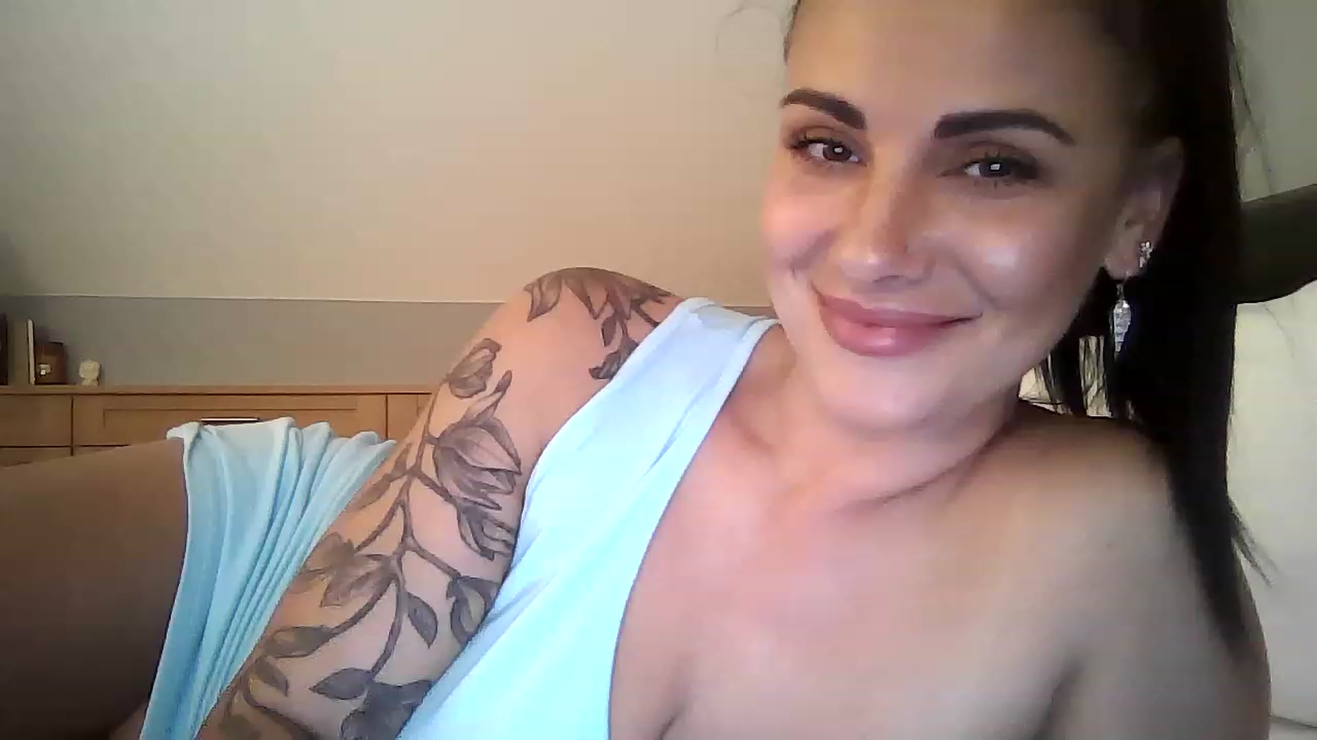 Gallery image thumbnail from FitBaby's myfreecams stream on, 06/21/2023, 13:22 image 1 of 20