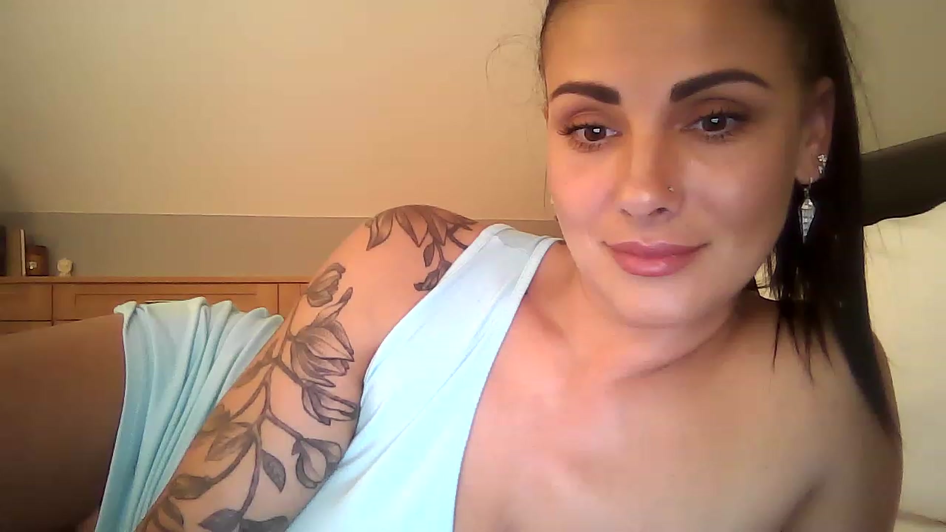 Gallery image thumbnail from FitBaby's myfreecams stream on, 06/21/2023, 13:22 image 6 of 20