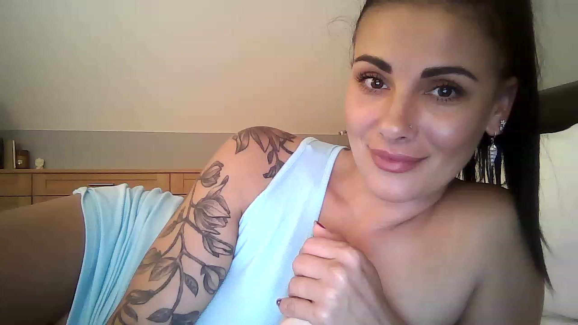 Gallery image thumbnail from FitBaby's myfreecams stream on, 06/21/2023, 13:22 image 8 of 20