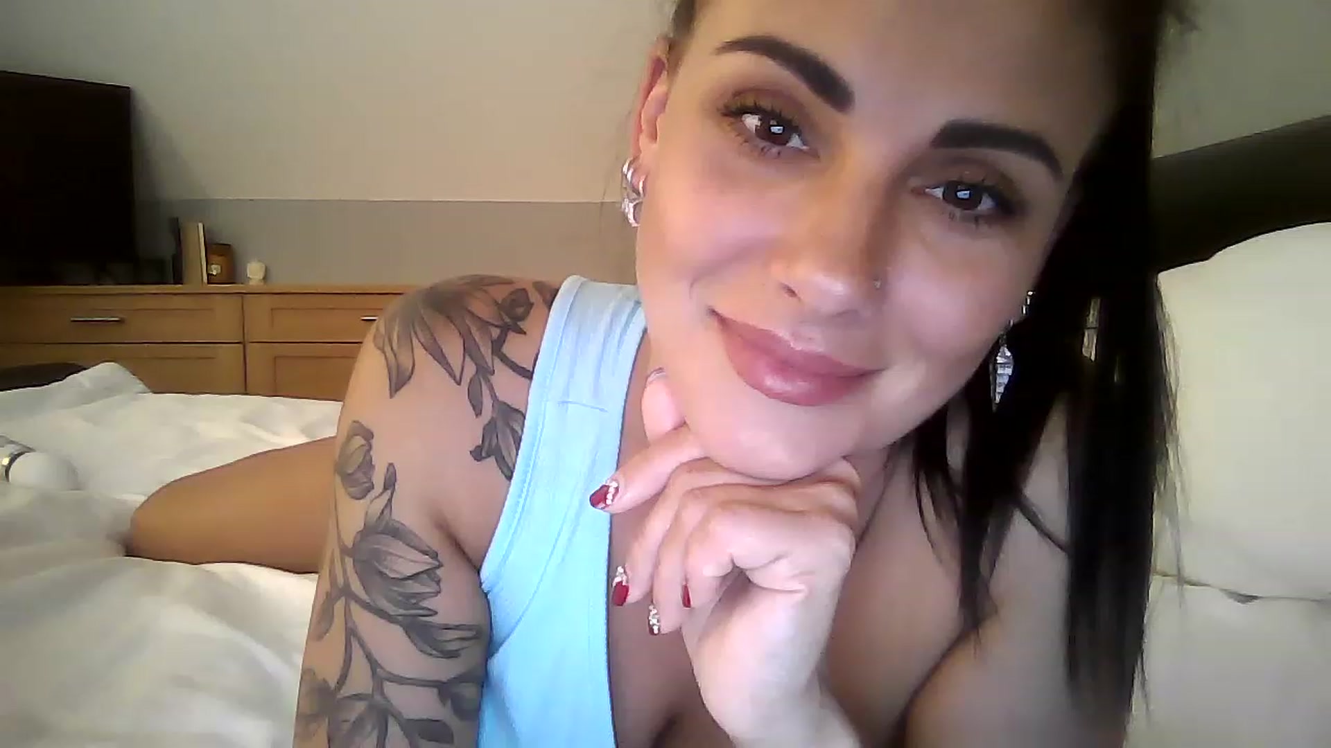 Gallery image thumbnail from FitBaby's myfreecams stream on, 06/21/2023, 13:22 image 15 of 20