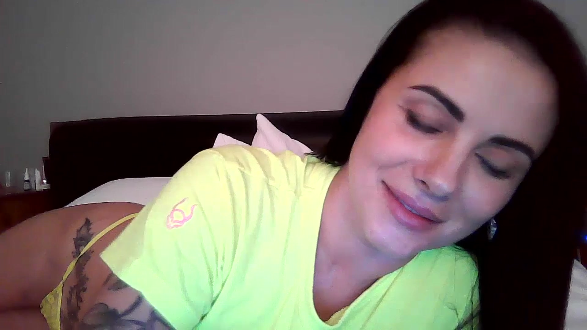 Gallery image thumbnail from FitBaby's myfreecams stream on, 07/19/2023, 16:35 image 17 of 20