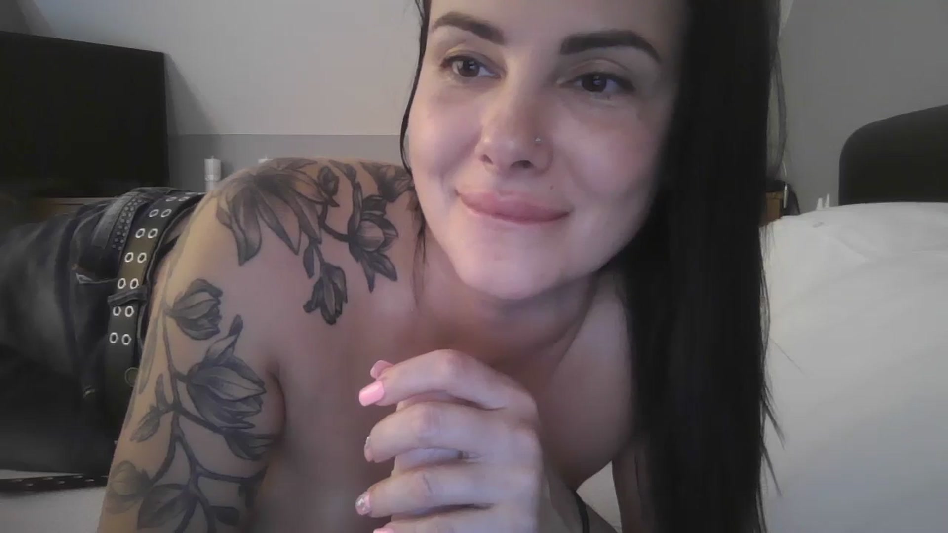 Gallery image thumbnail from FitBaby's myfreecams stream on, 09/18/2023, 14:39 image 17 of 20