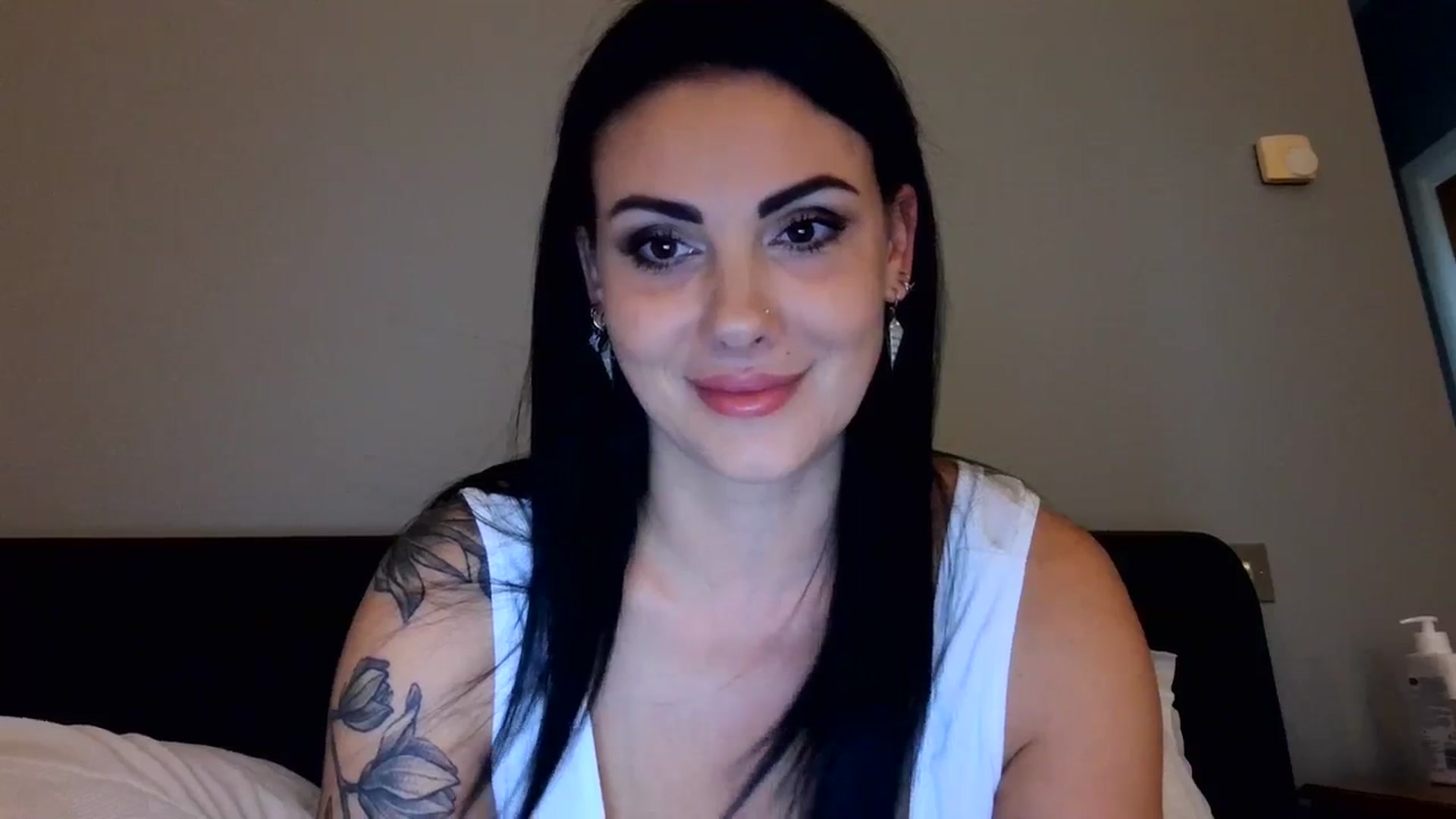 Gallery image thumbnail from FitBaby's myfreecams stream on, 10/02/2023, 14:40 image 16 of 20