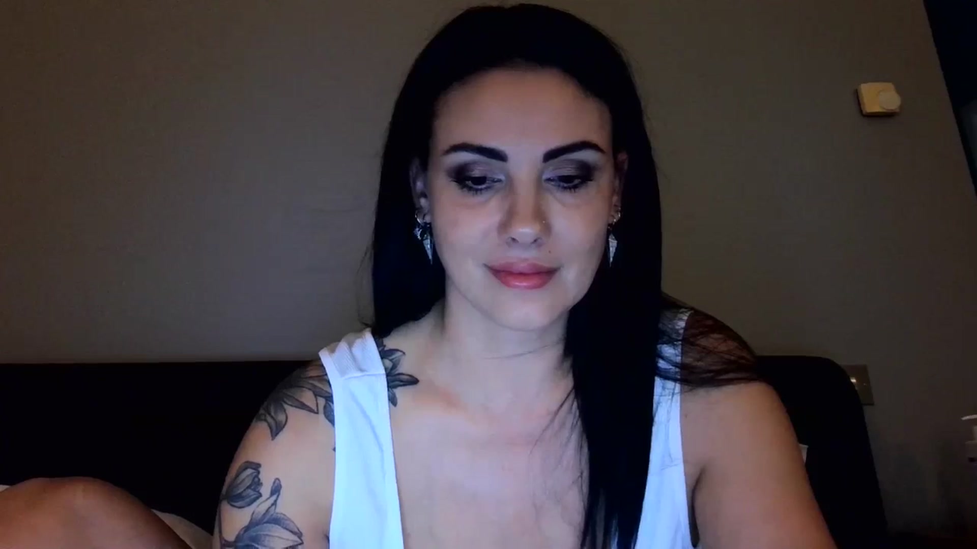 Gallery image thumbnail from FitBaby's myfreecams stream on, 10/02/2023, 14:40 image 8 of 20