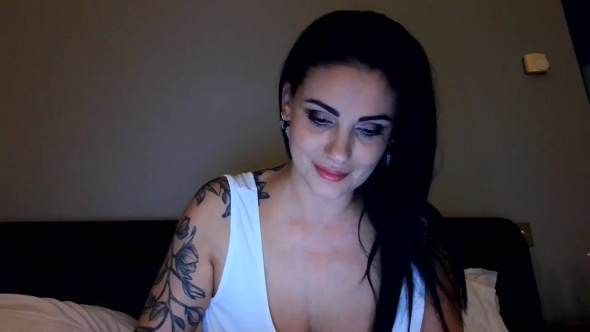 Gallery image thumbnail from FitBaby's myfreecams stream on, 10/02/2023, 14:40 image 2 of 20