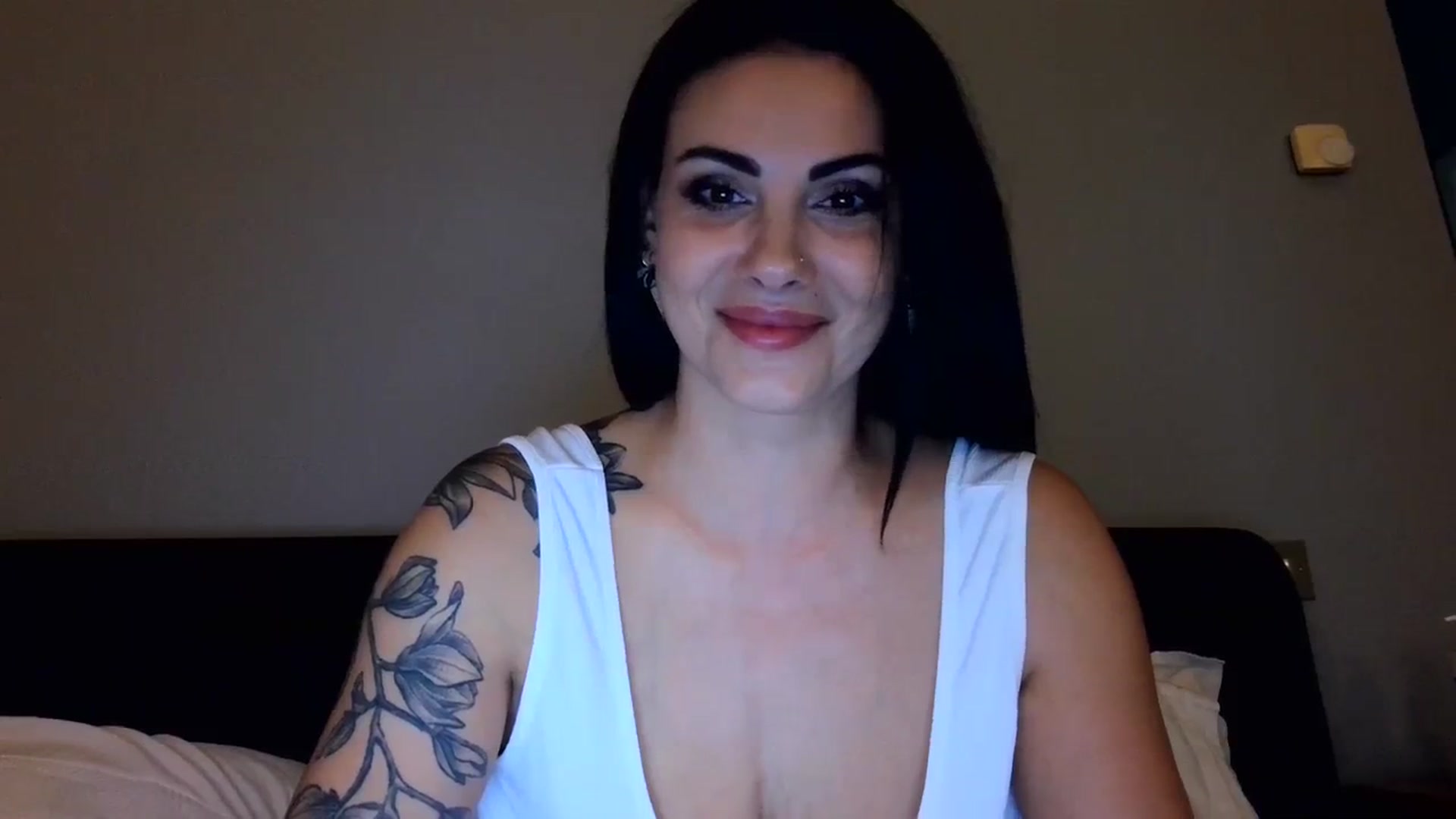 Gallery image thumbnail from FitBaby's myfreecams stream on, 10/02/2023, 14:40 image 3 of 20