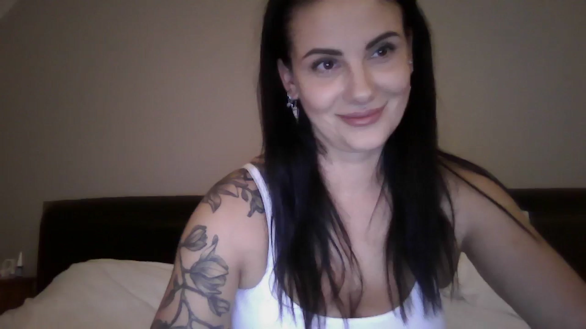 Gallery image thumbnail from FitBaby's myfreecams stream on, 10/13/2023, 14:05 image 7 of 20