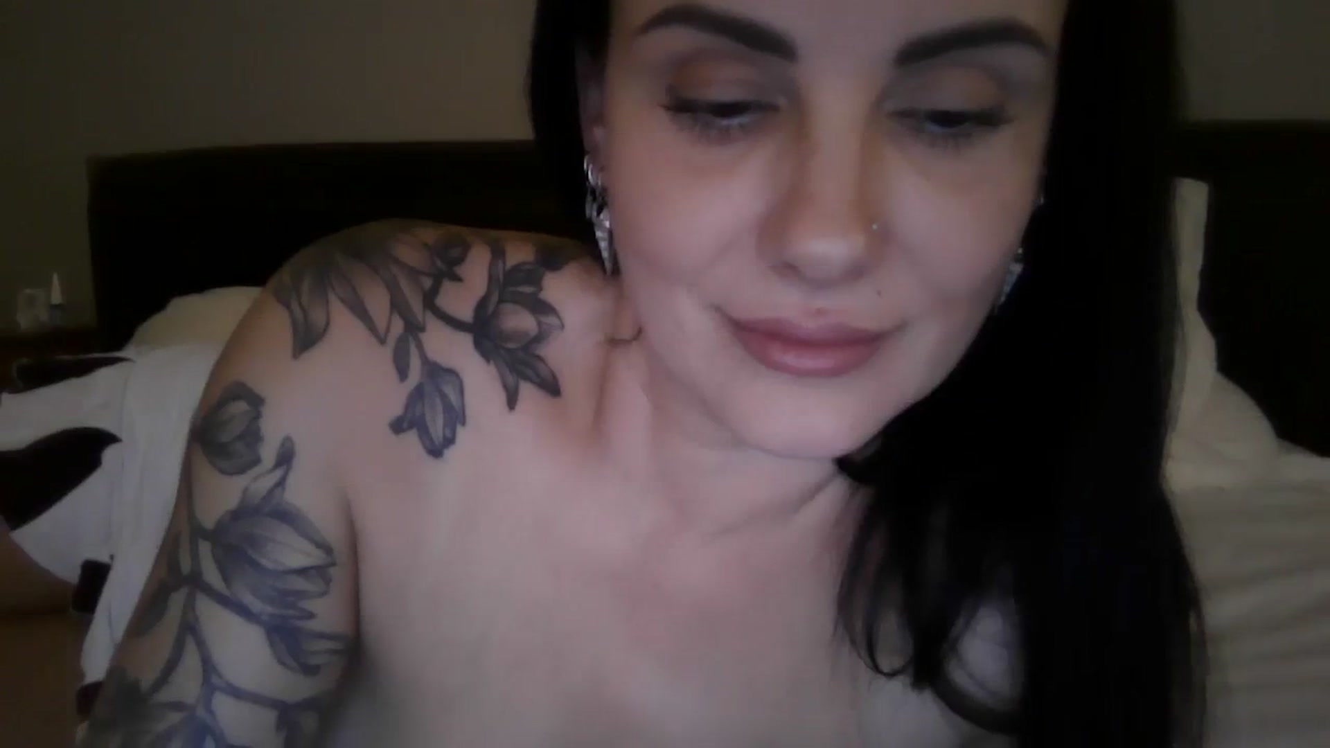 Gallery image thumbnail from FitBaby's myfreecams stream on, 10/13/2023, 14:05 image 15 of 20
