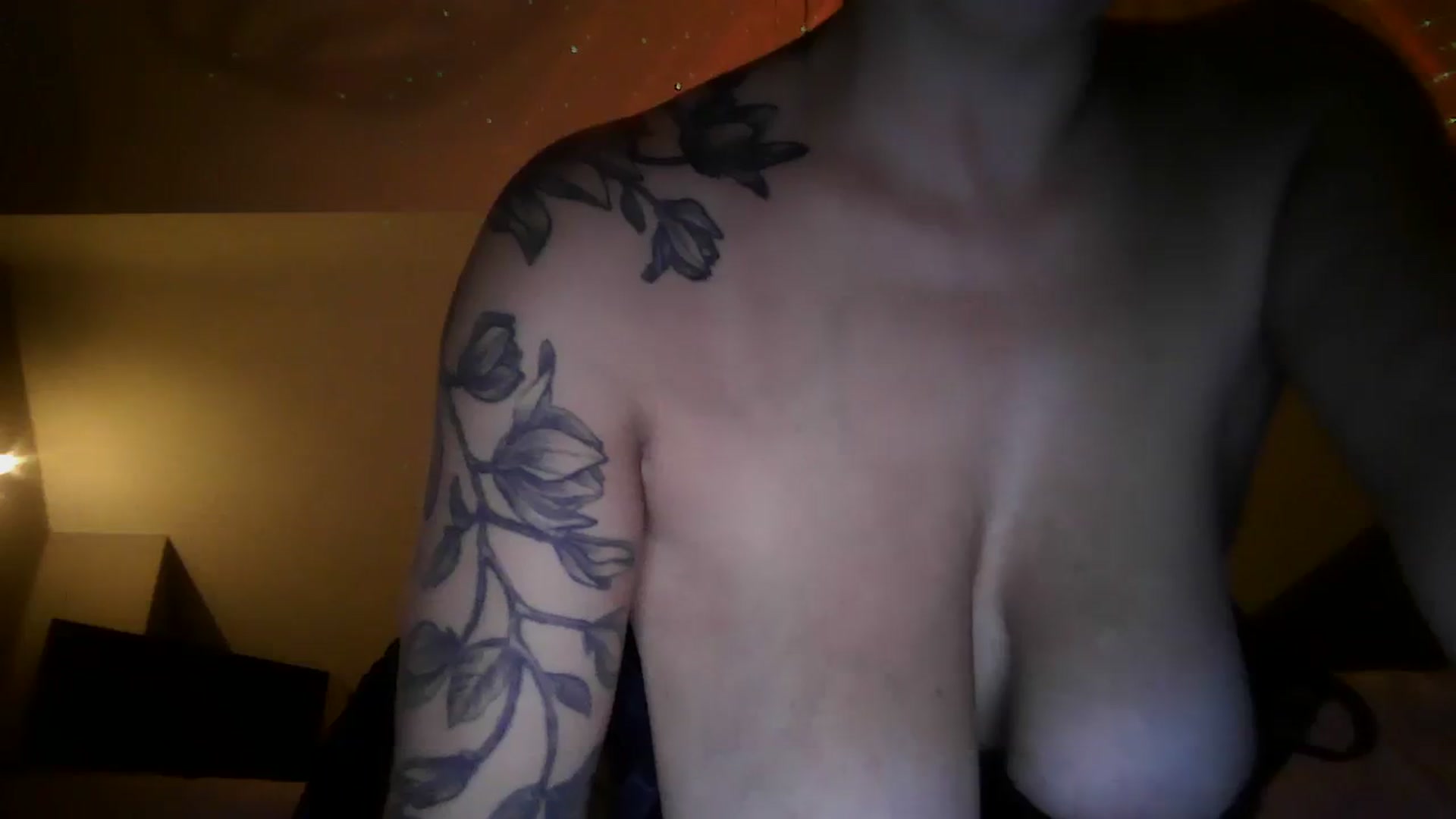 Gallery image thumbnail from FitBaby's myfreecams stream on, 12/01/2023, 16:18 image 3 of 20
