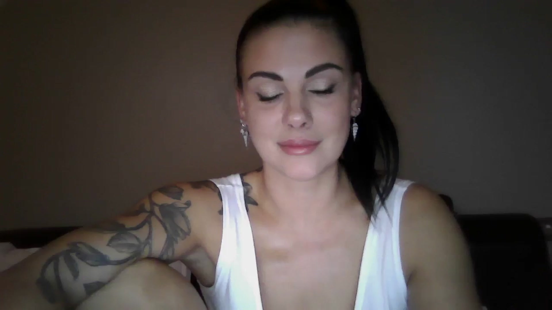 Gallery image thumbnail from FitBaby's myfreecams stream on, 12/07/2023, 15:16 image 19 of 20