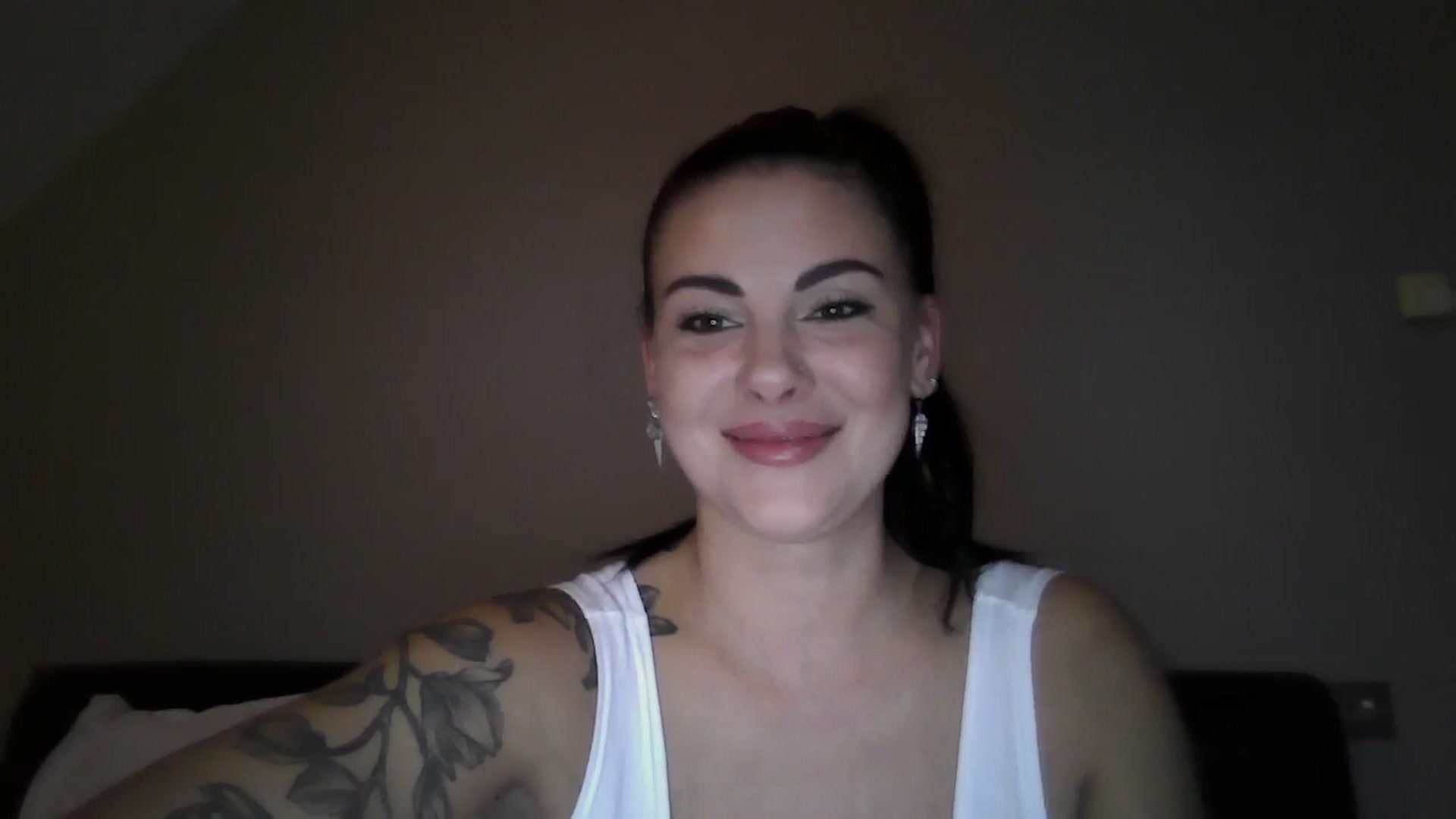 Gallery image thumbnail from FitBaby's myfreecams stream on, 12/07/2023, 15:16 image 8 of 20